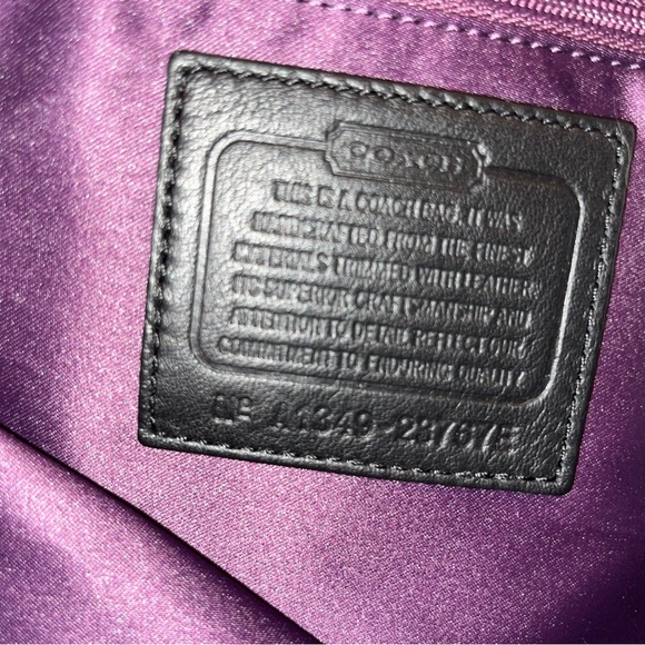 New w/Tag Coach Black Gallery Signature Zip Tote Black 23767 Below $348 Retail - Picture 3 of 5